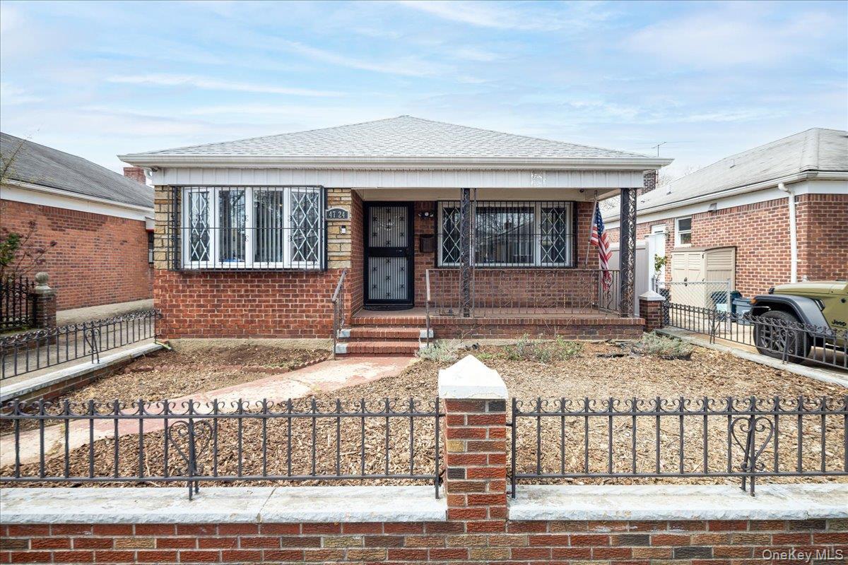 4724 168th Street Property Photo 1