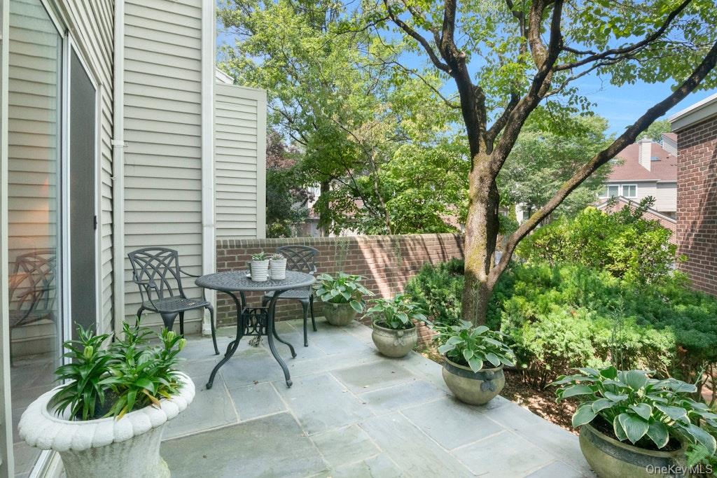 8 Waterside Close Property Photo 2