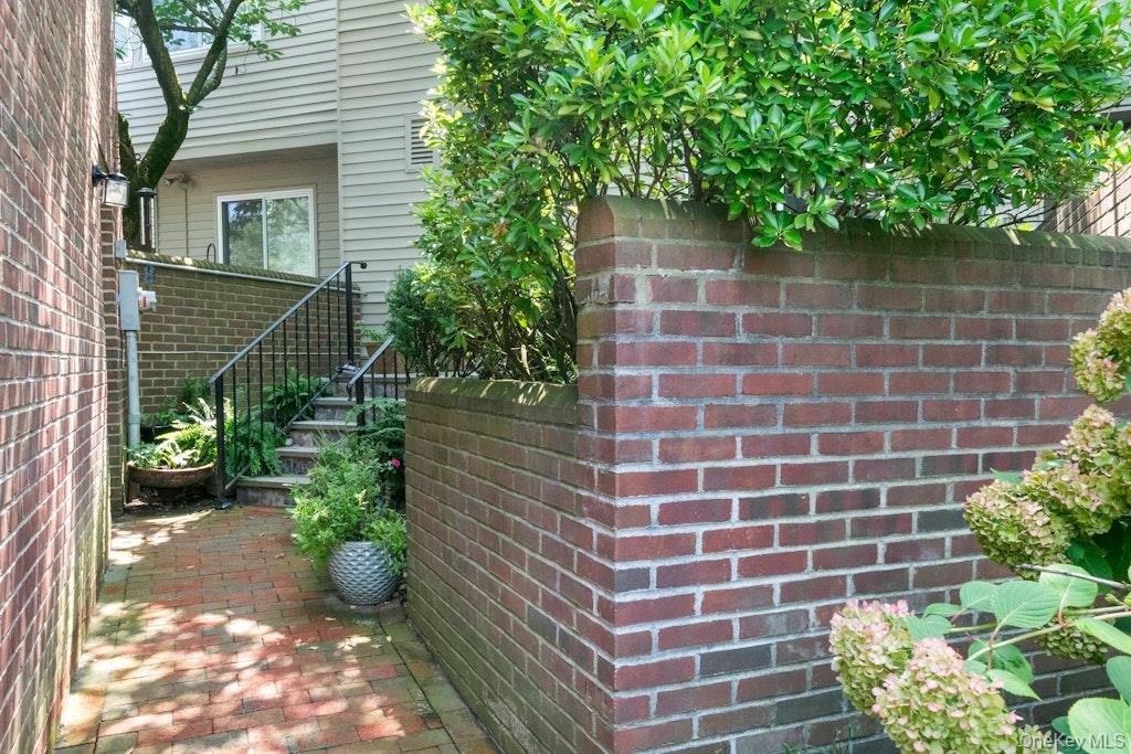 8 Waterside Close Property Photo 33