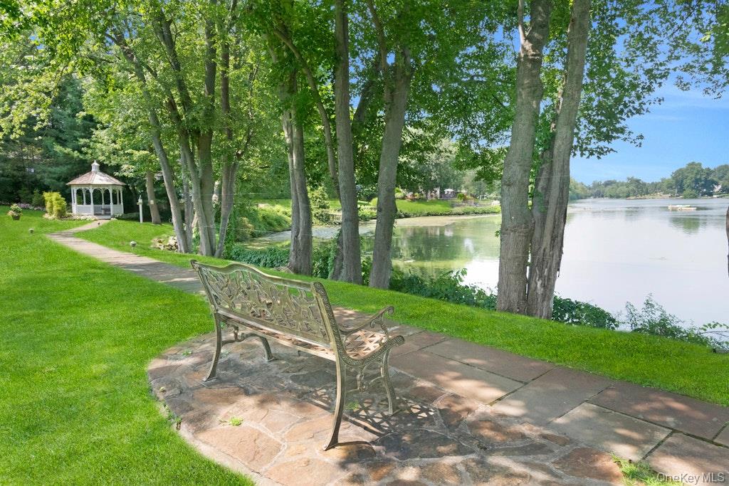 8 Waterside Close Property Photo 36