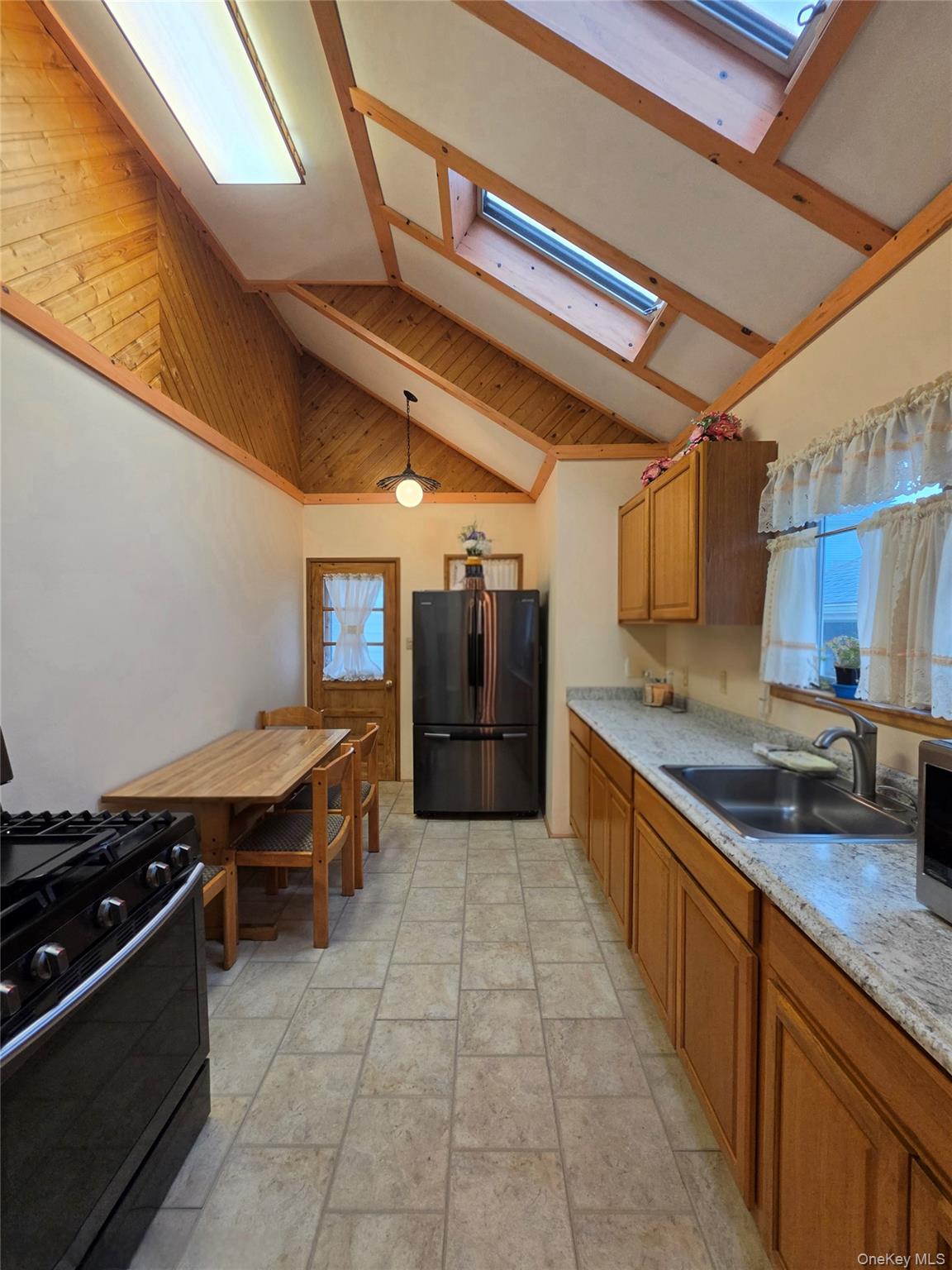 158-13 102nd Street Property Photo 4