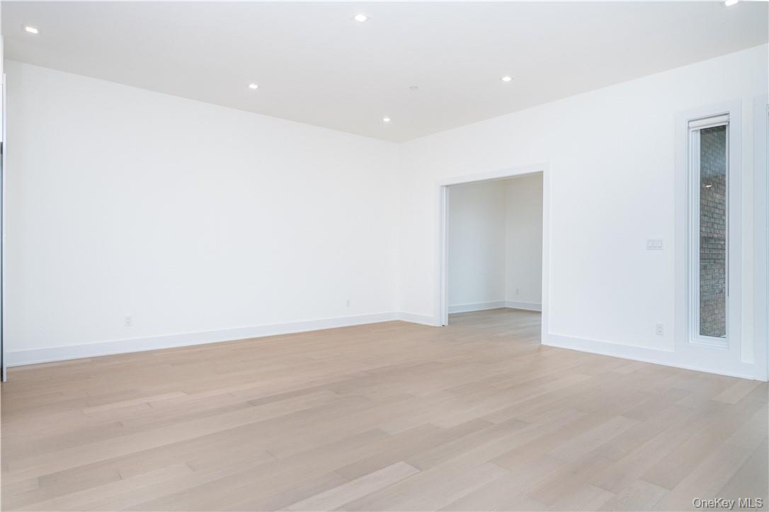 110 Chatsworth Avenue 401 Property Photo 12