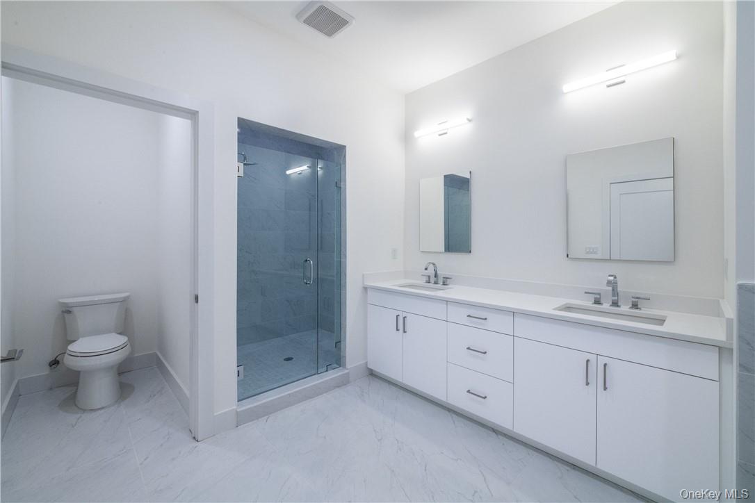 110 Chatsworth Avenue 401 Property Photo 13