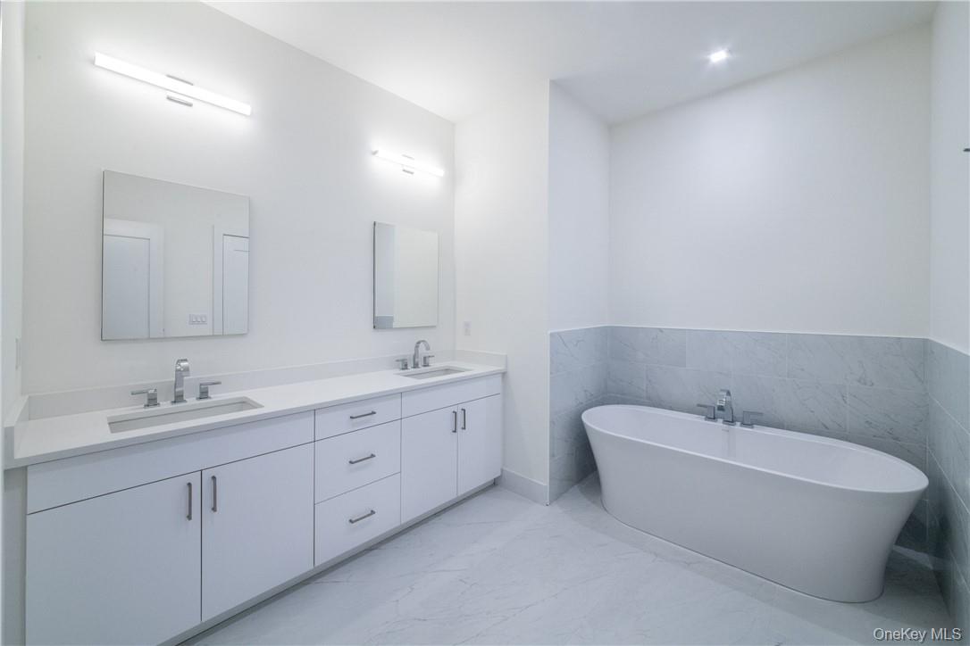 110 Chatsworth Avenue 401 Property Photo 15