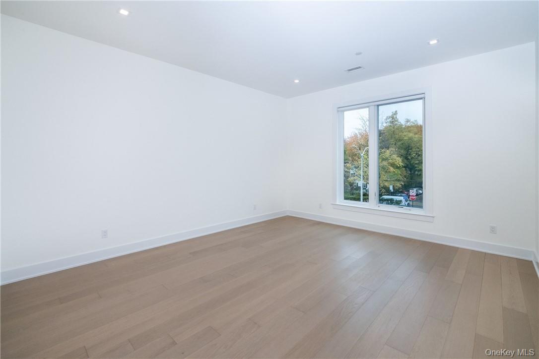 110 Chatsworth Avenue 401 Property Photo 18