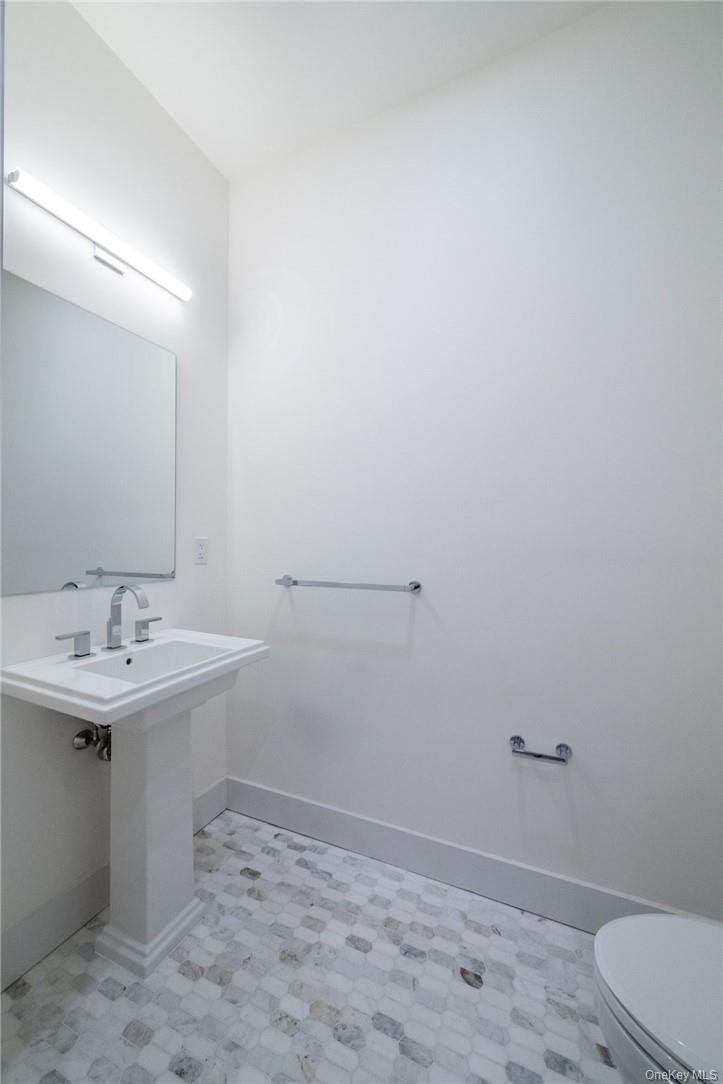 110 Chatsworth Avenue 401 Property Photo 20