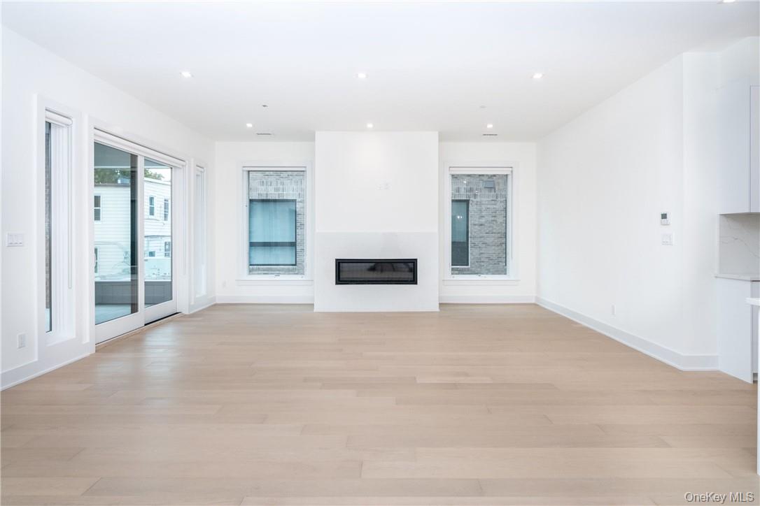 110 Chatsworth Avenue 401 Property Photo 22