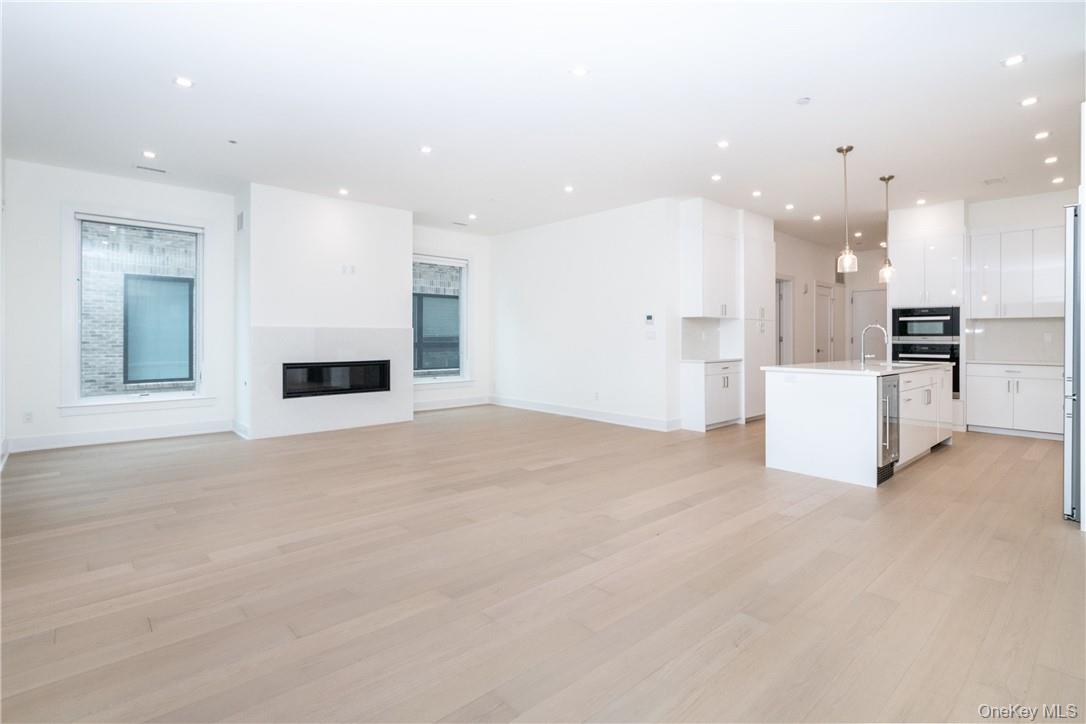 110 Chatsworth Avenue 401 Property Photo 23