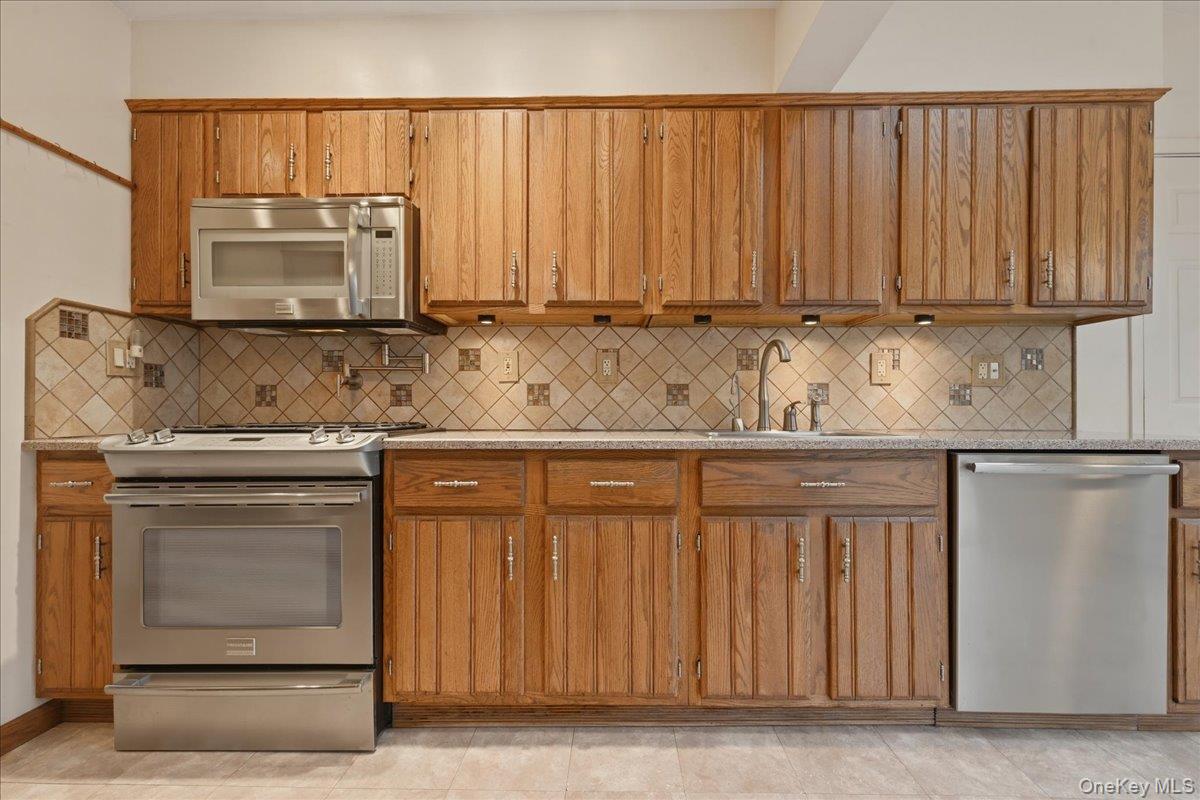 1935 Lenox Avenue Property Photo 8