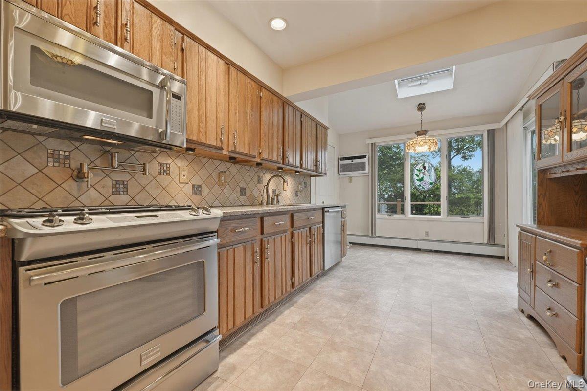 1935 Lenox Avenue Property Photo 9