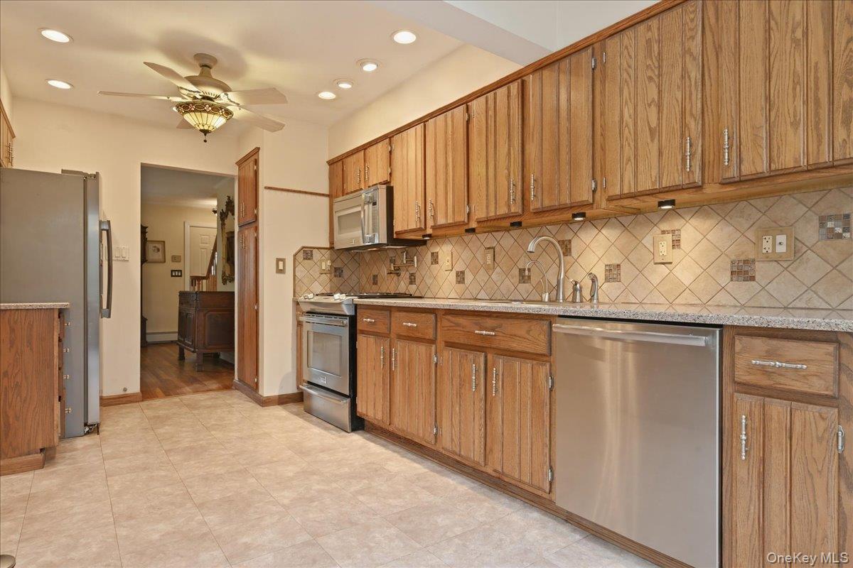 1935 Lenox Avenue Property Photo 10