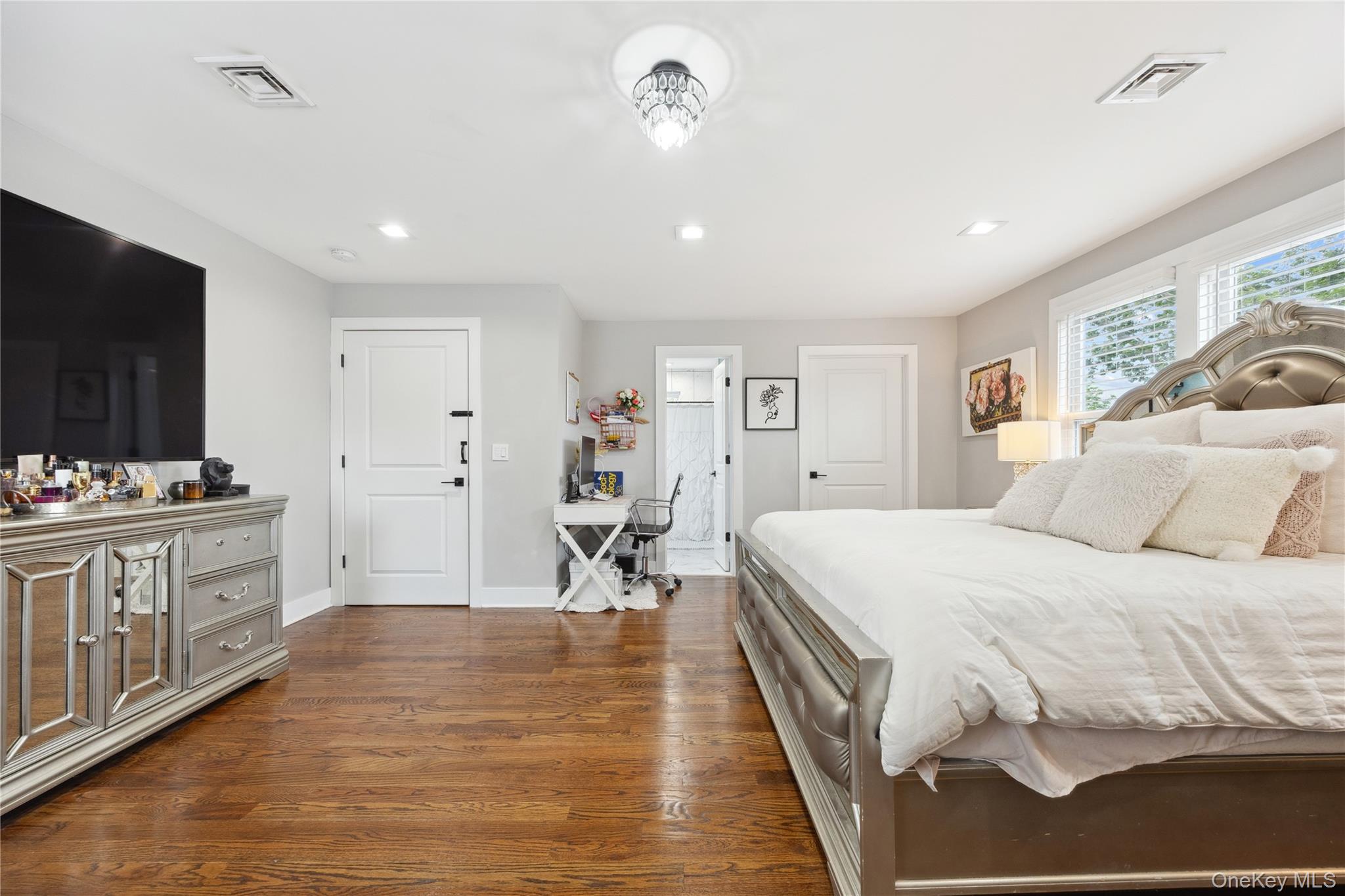 81 Pearsall Avenue Property Photo 13