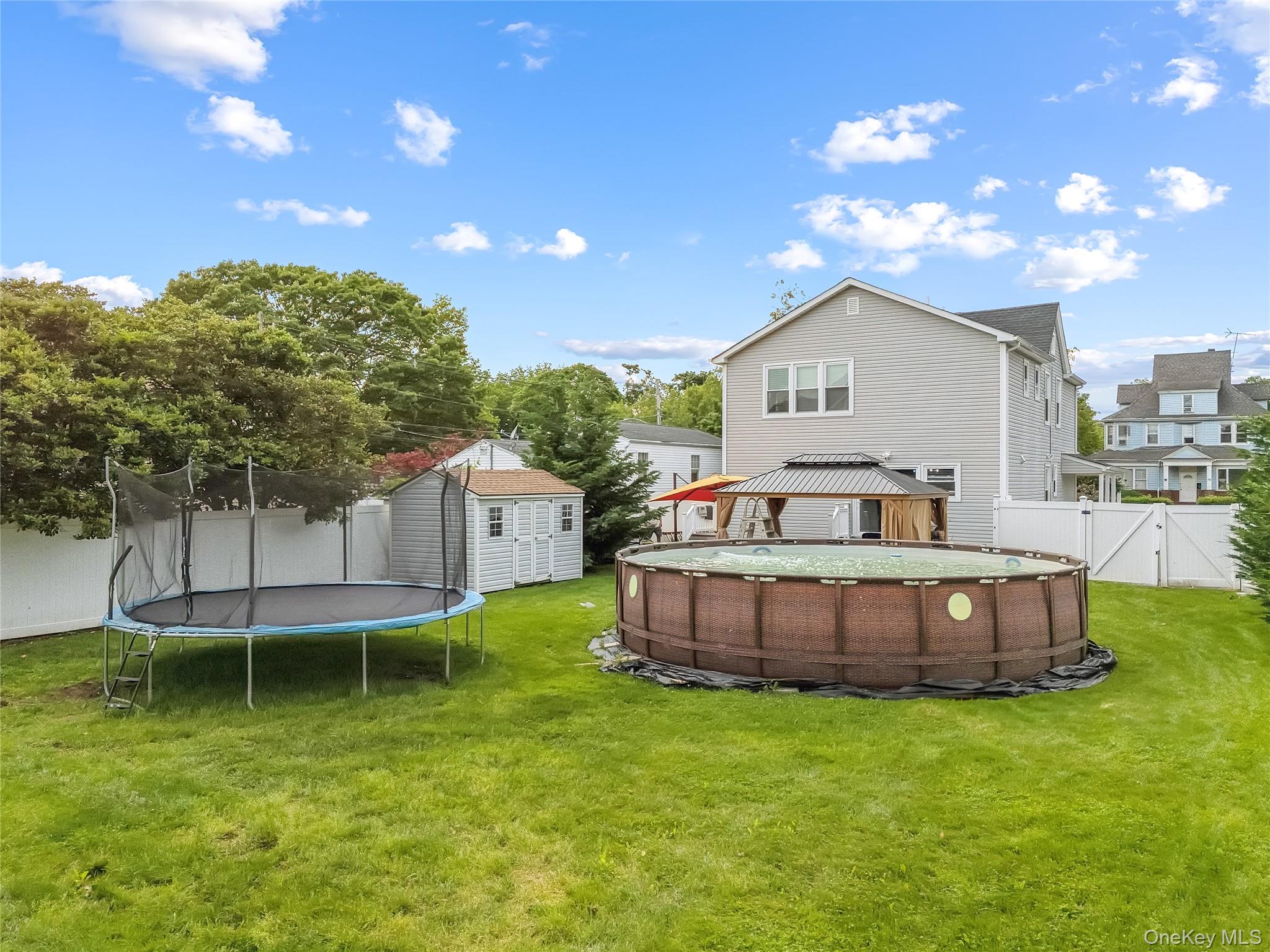 81 Pearsall Avenue Property Photo 19