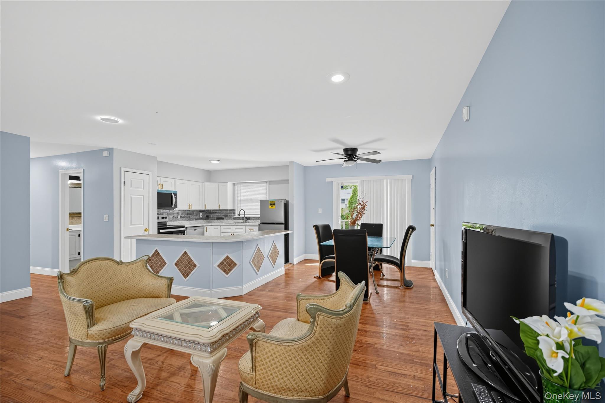 182 New York Avenue Property Photo 3