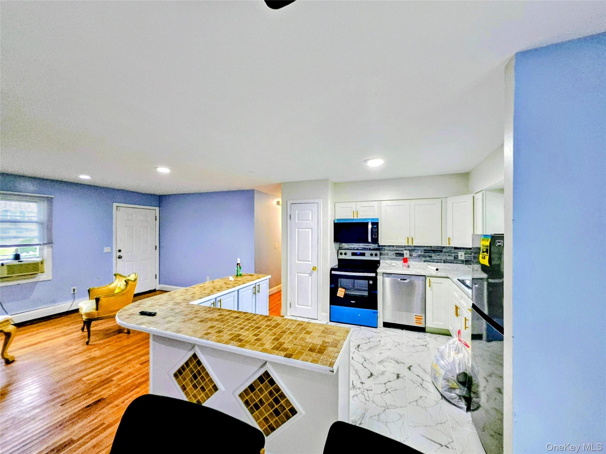 182 New York Avenue Property Photo 4