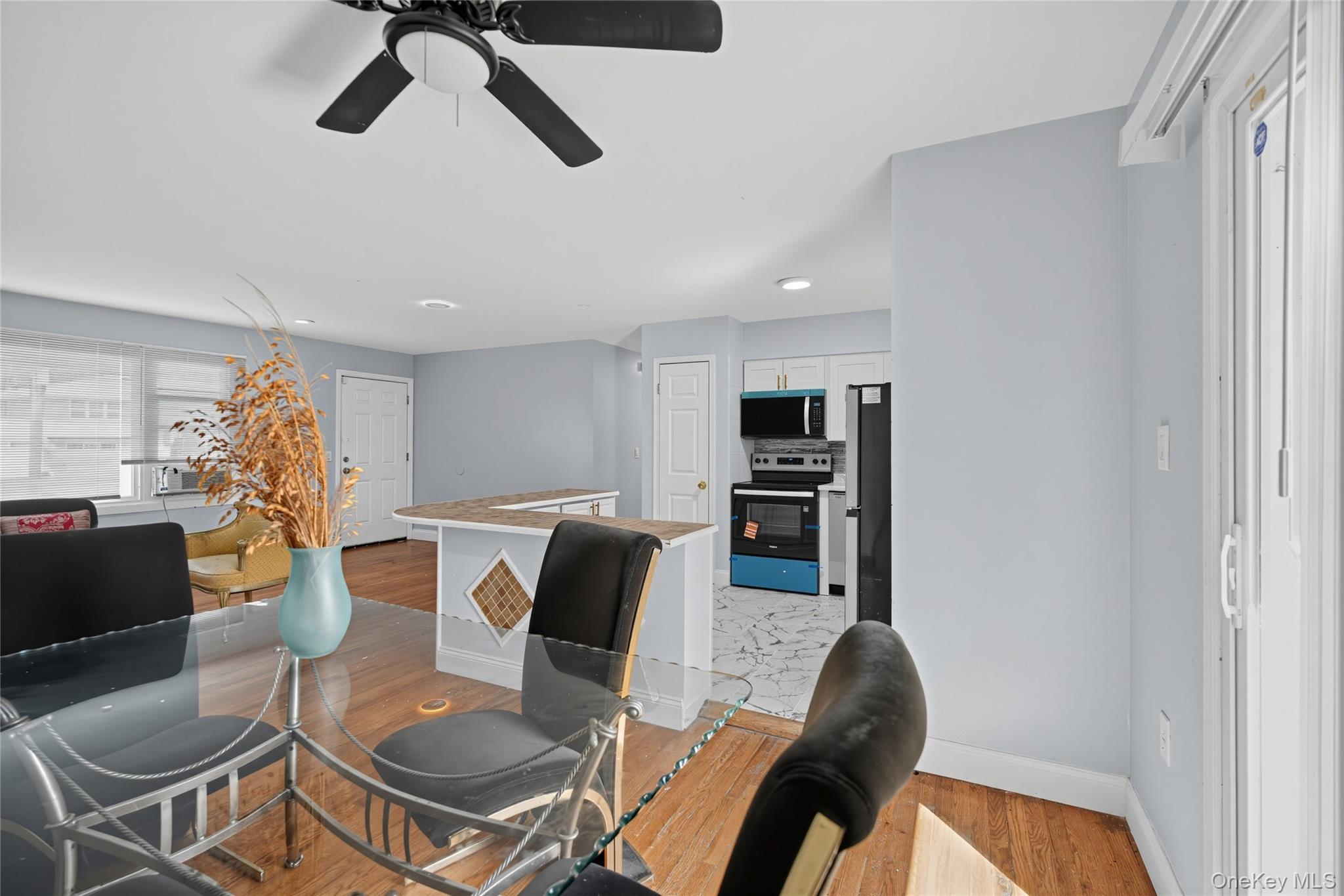 182 New York Avenue Property Photo 4