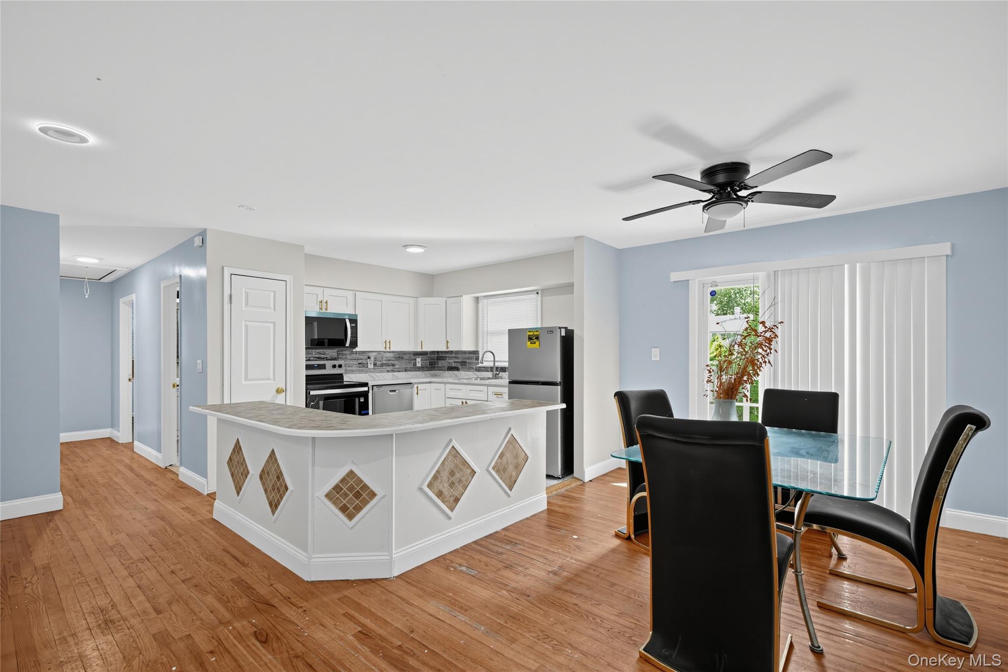 182 New York Avenue Property Photo 7