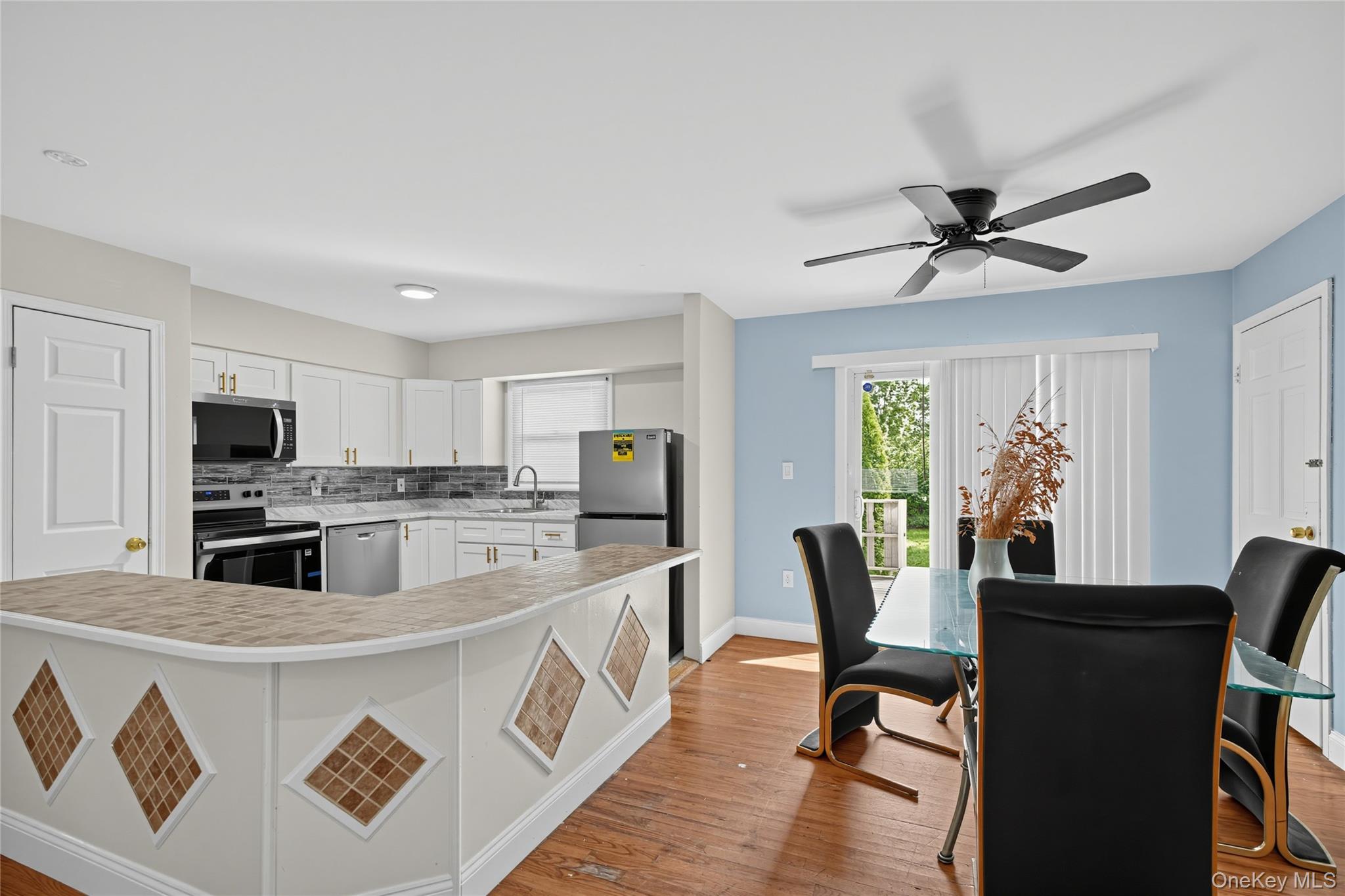 182 New York Avenue Property Photo 8