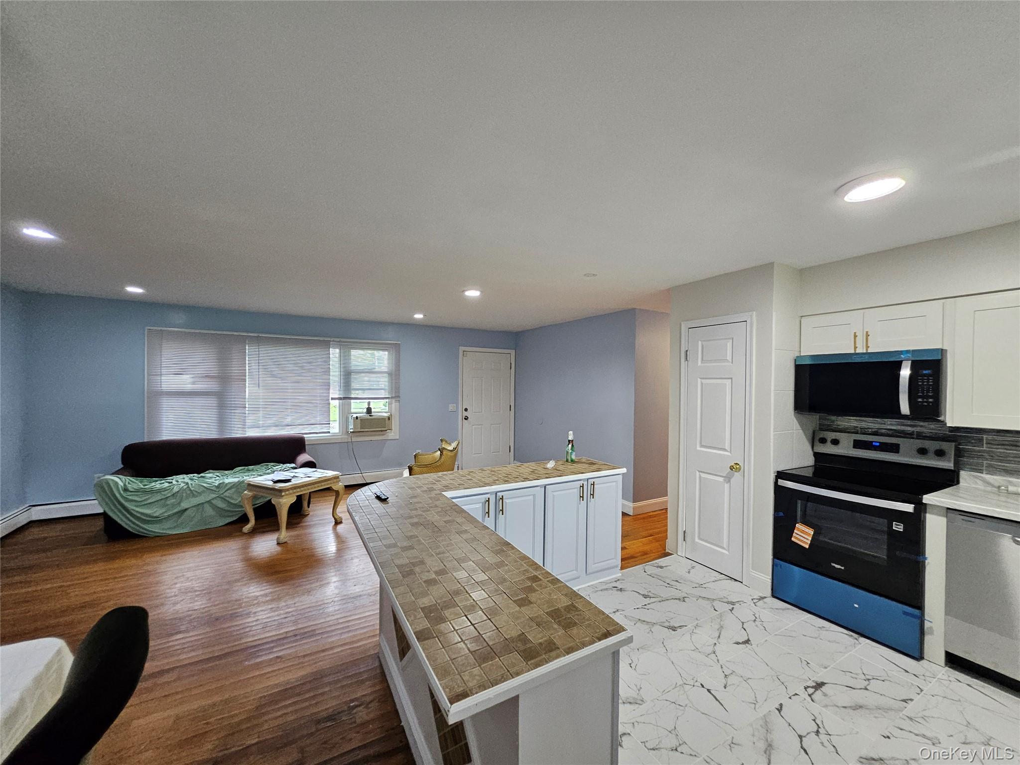 182 New York Avenue Property Photo 9