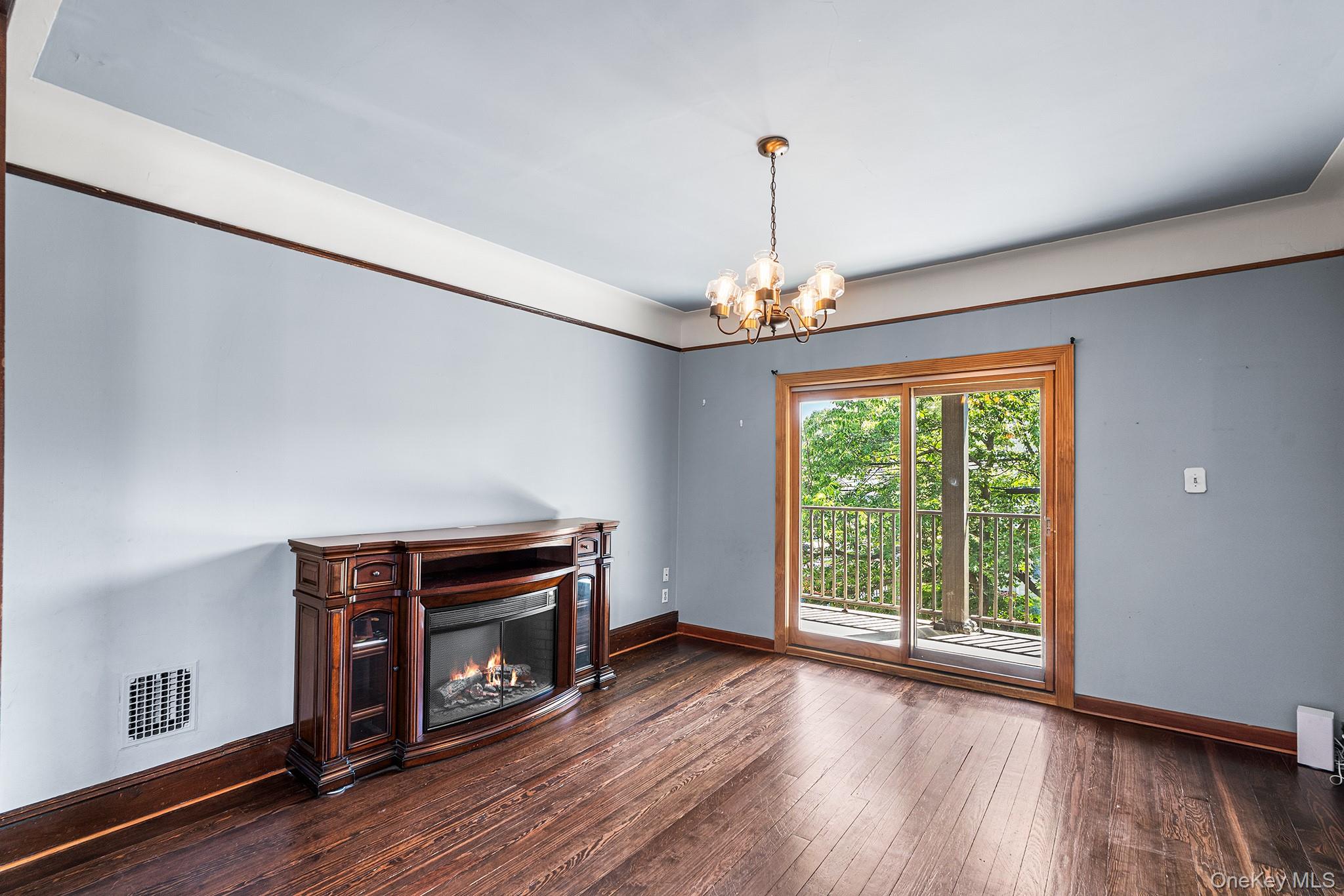 99 W 37th Street Property Photo 14