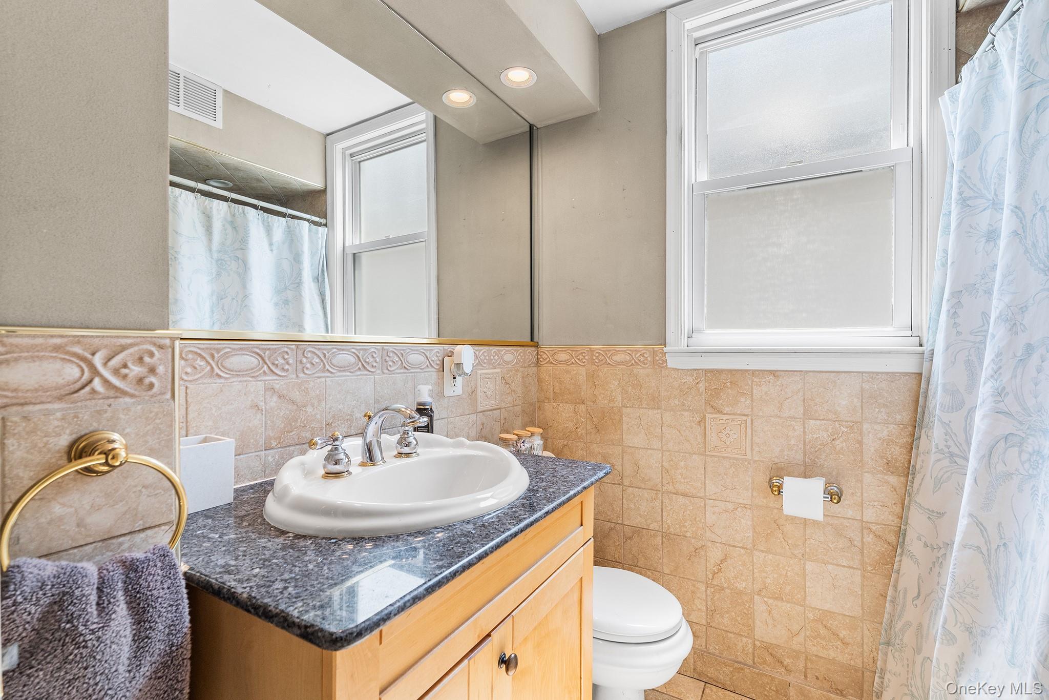 99 W 37th Street Property Photo 18