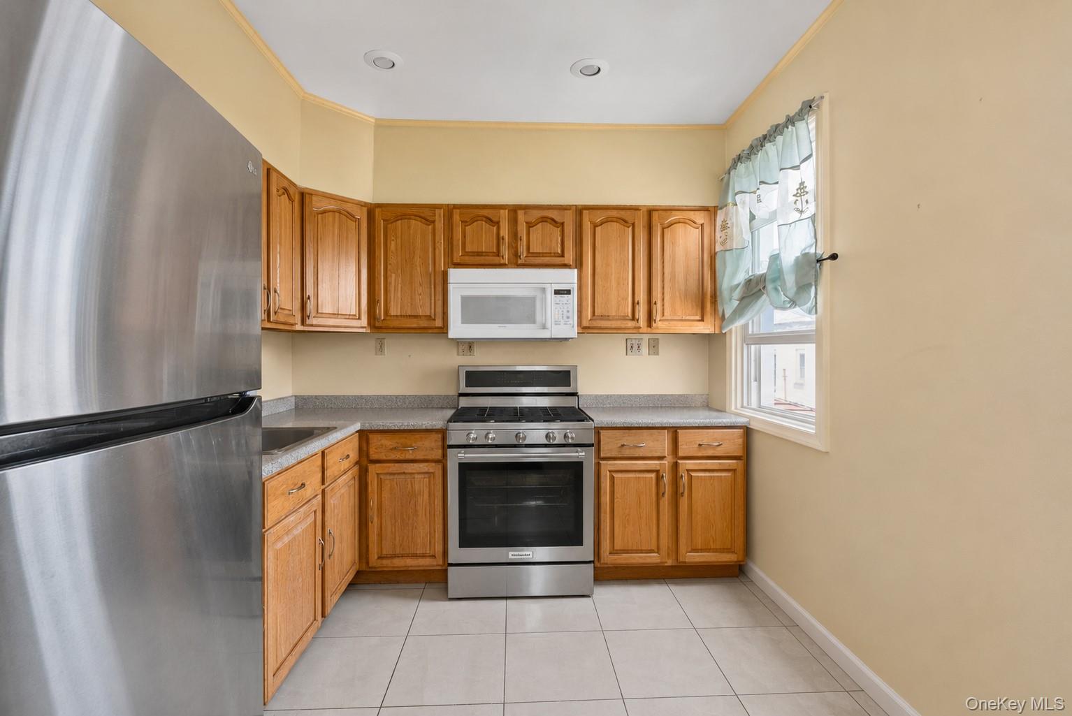 2280 Lyon Avenue Property Photo 4