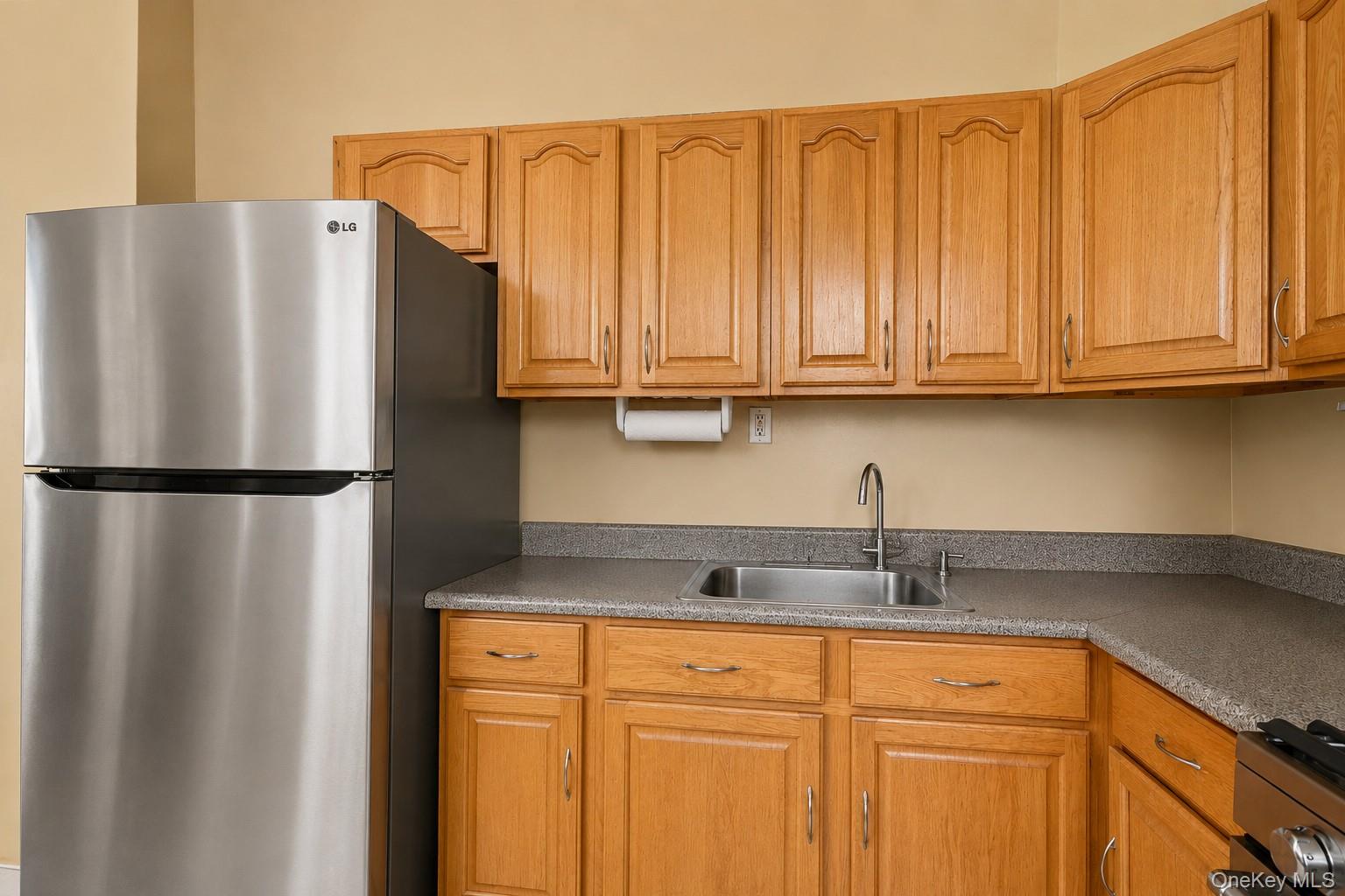 2280 Lyon Avenue Property Photo 6