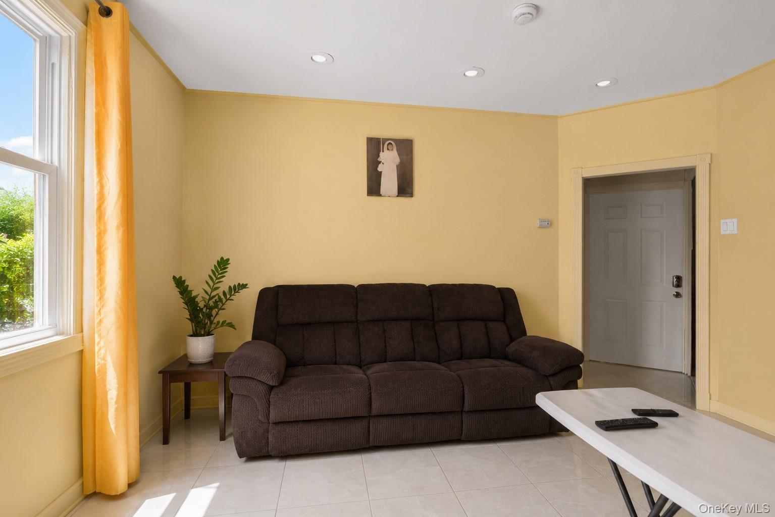 2280 Lyon Avenue Property Photo 8