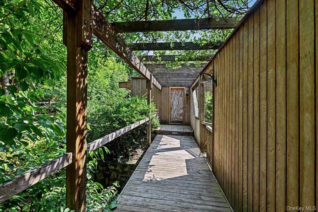 394 N Salem Road Property Photo 3