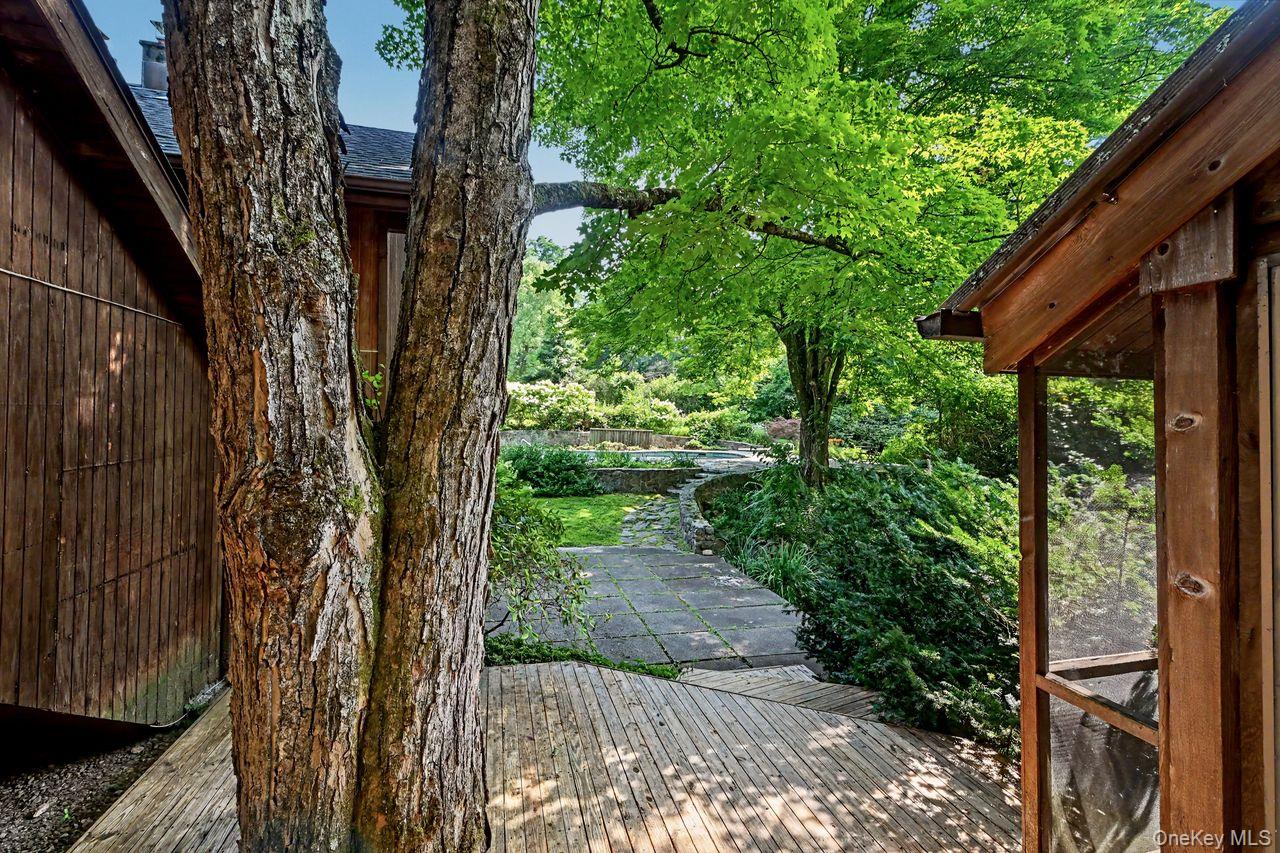 394 N Salem Road Property Photo 4