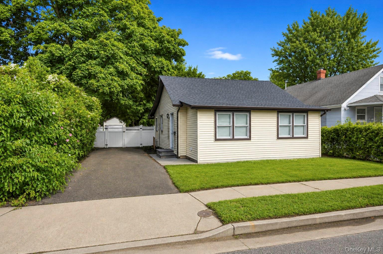 31 Oakland Avenue Property Photo 1