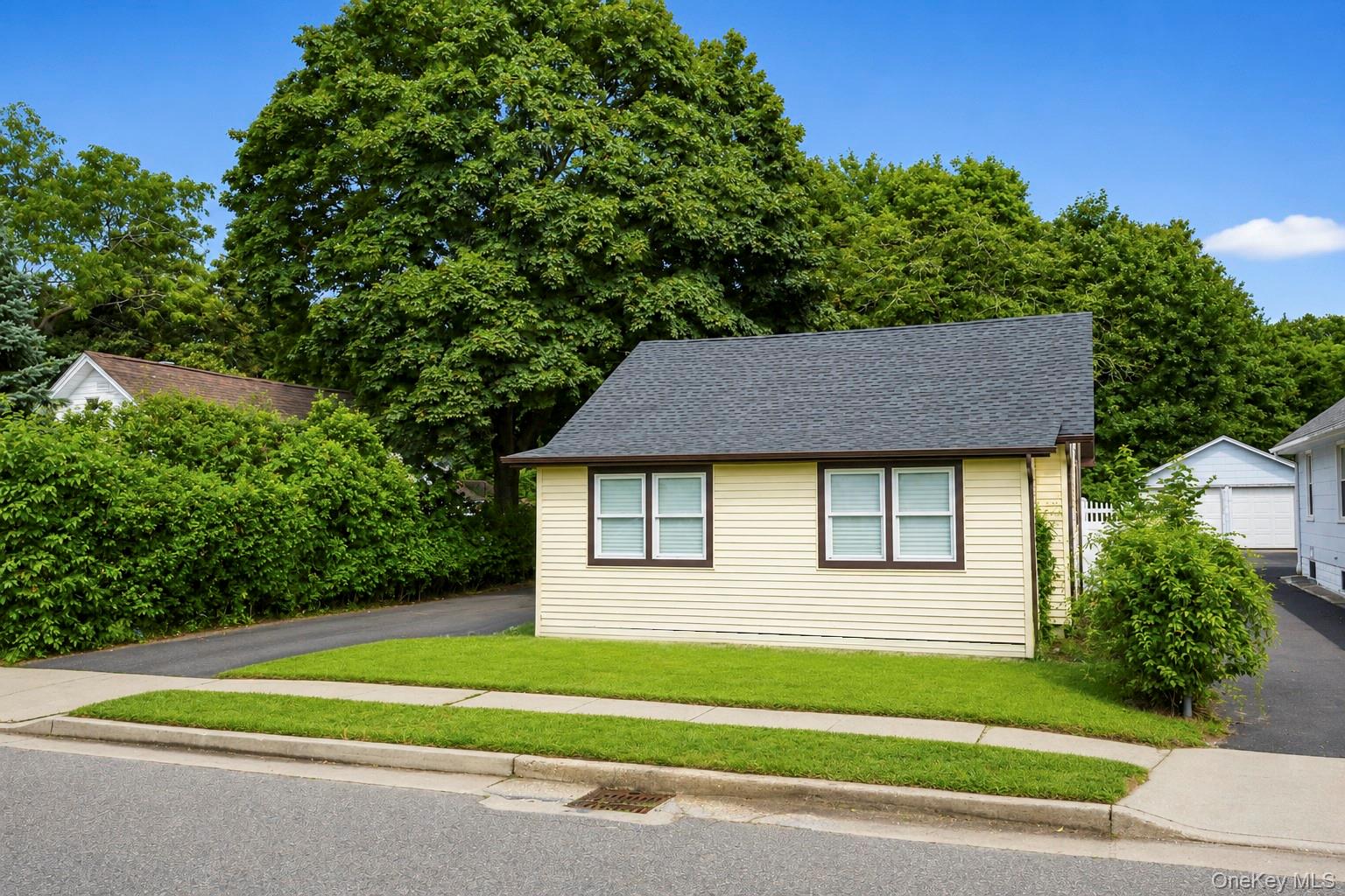 31 Oakland Avenue Property Photo 4