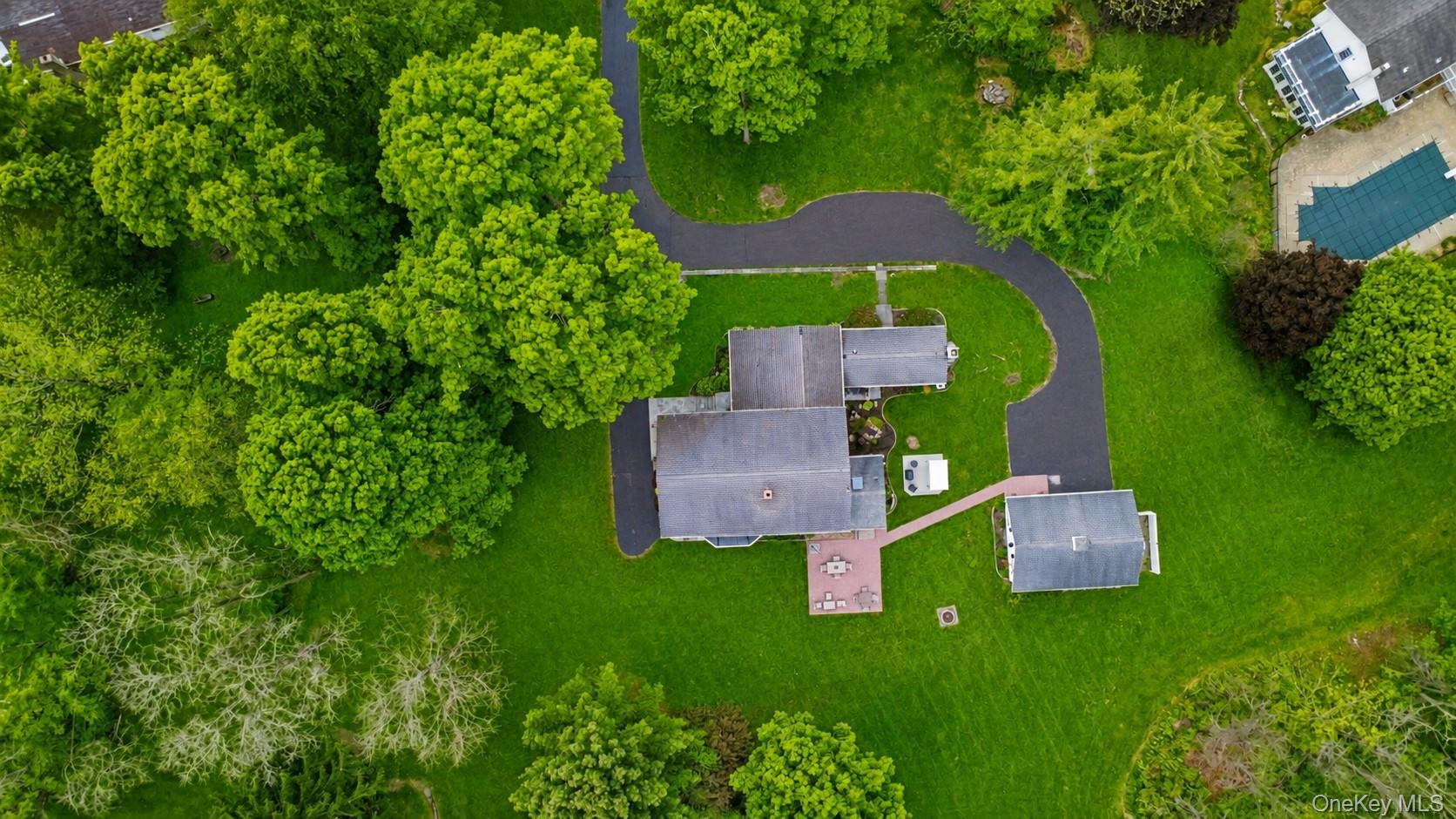 6 Country Club Road Property Photo 5