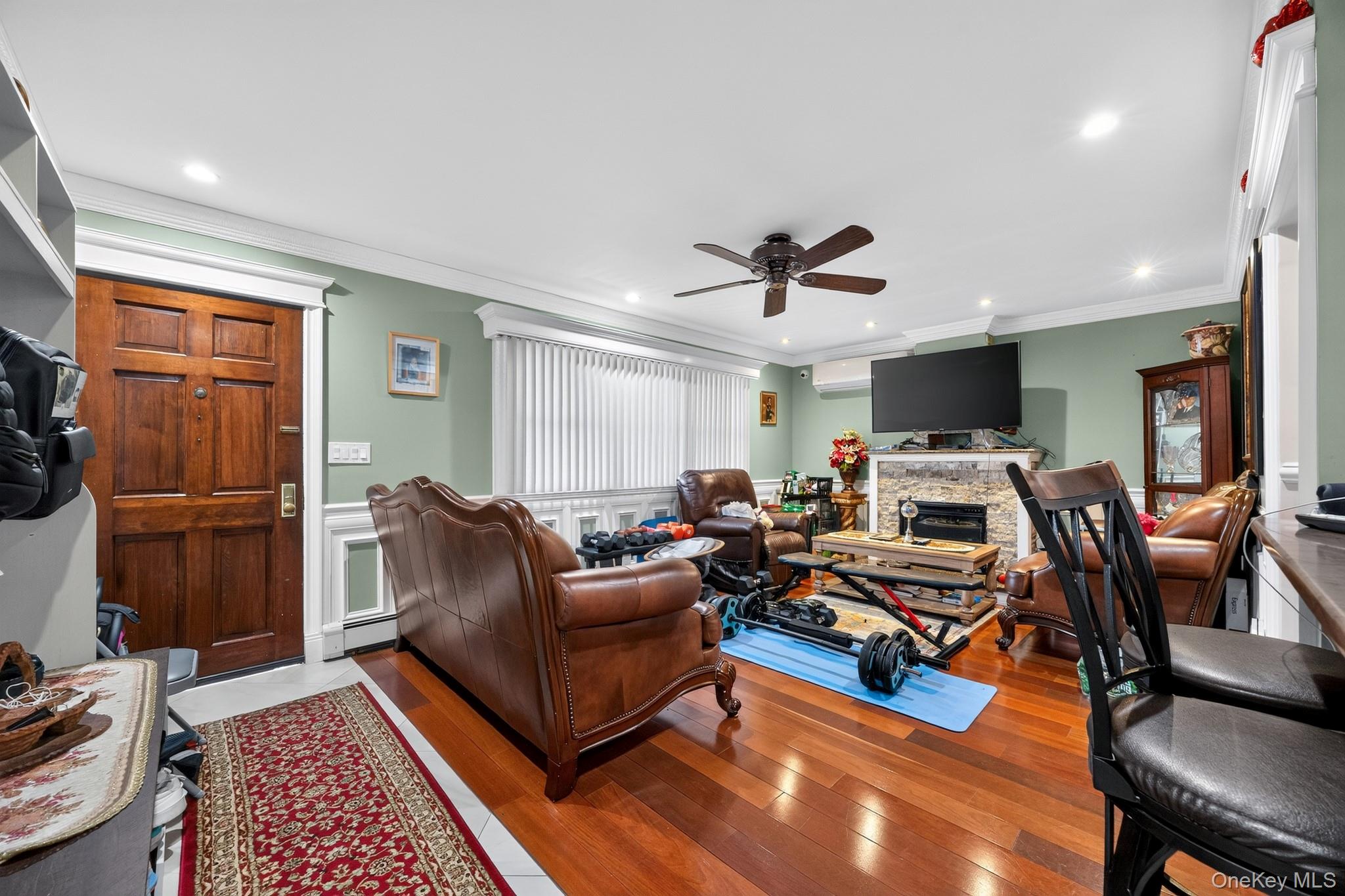 568 Autumn Avenue Property Photo 3