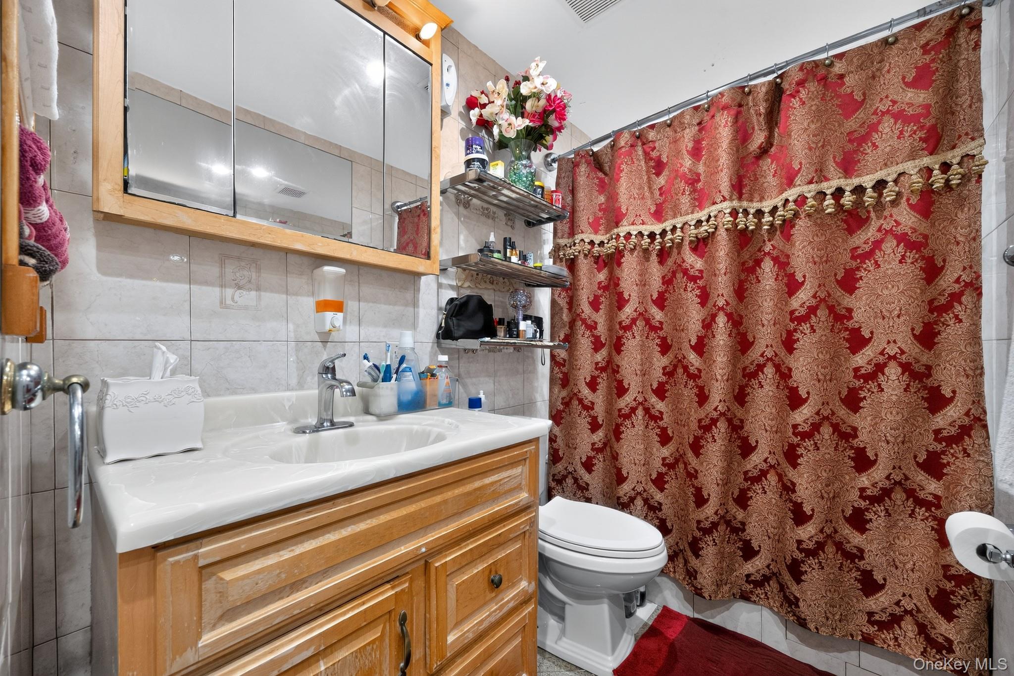 568 Autumn Avenue Property Photo 9