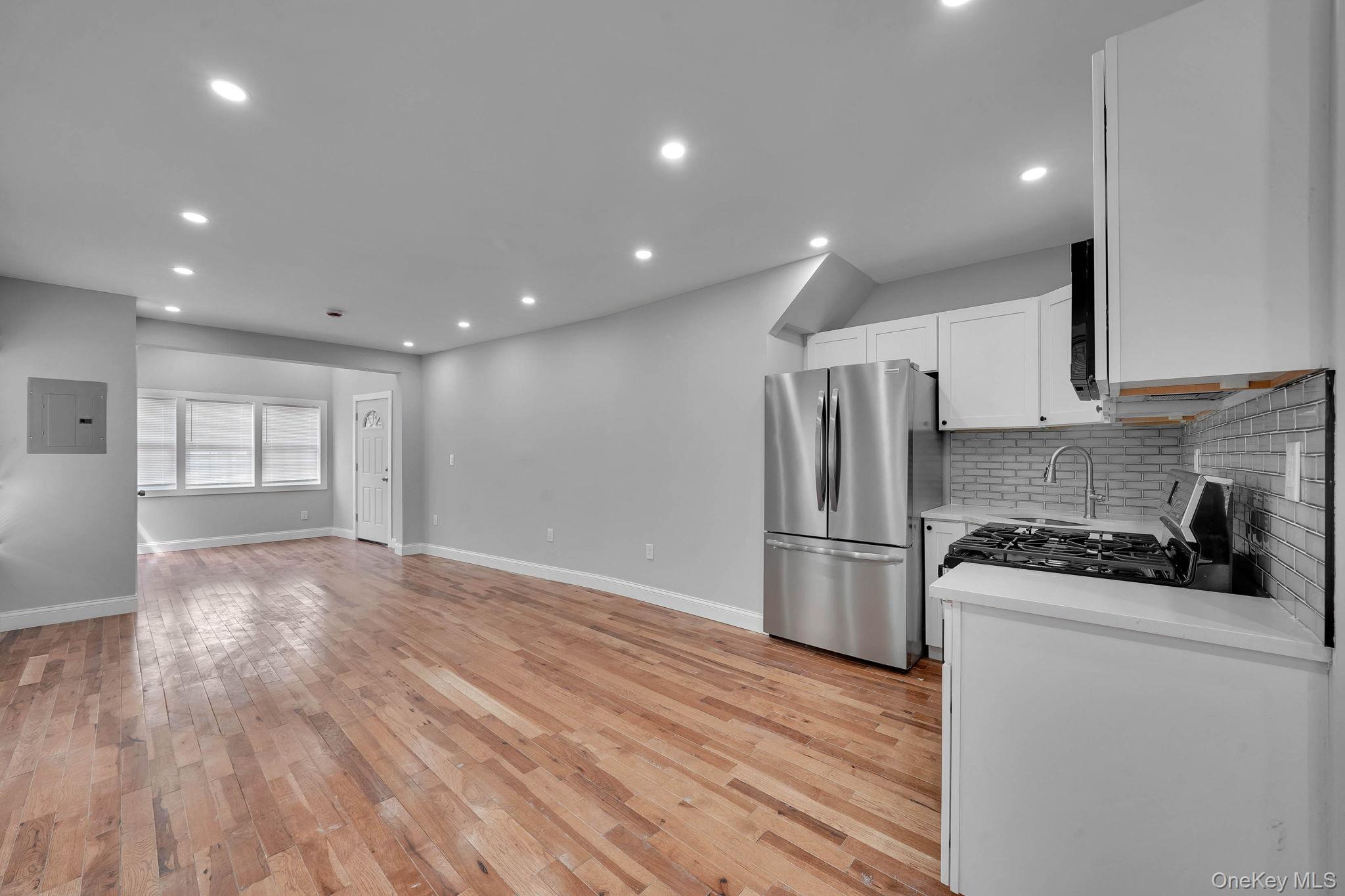 9217 92nd Street Property Photo 4