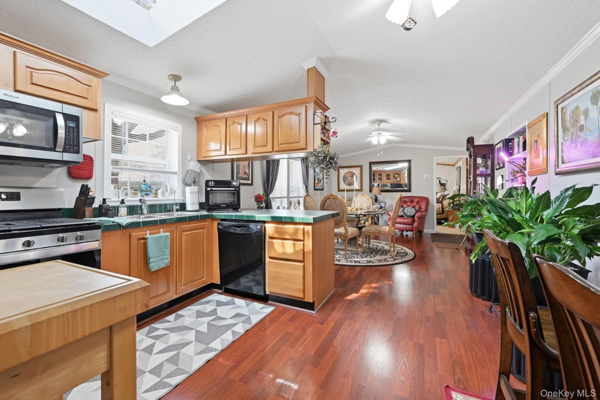 37 Hubbard Avenue 84 Property Photo 3