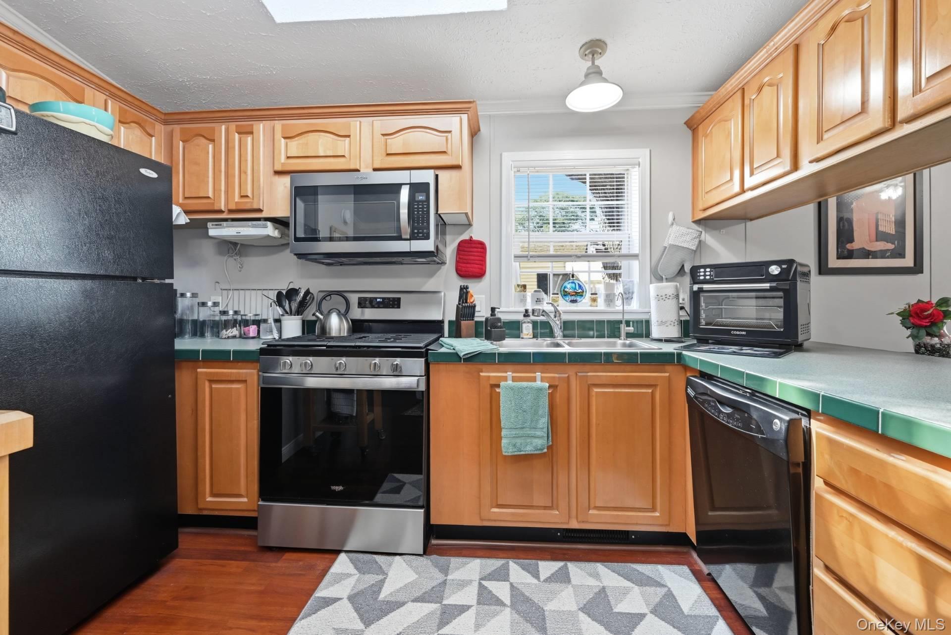 37 Hubbard Avenue 84 Property Photo 4