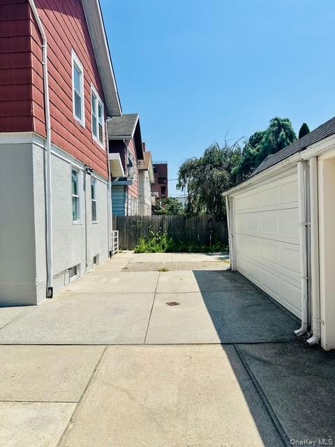 2138 68th Street Property Photo 3