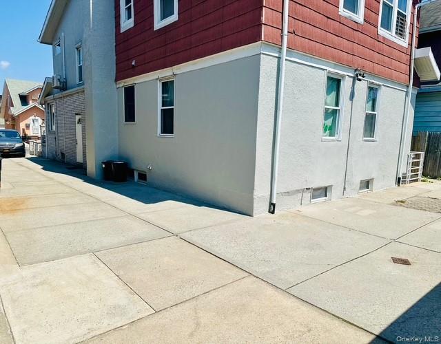 2138 68th Street Property Photo 4