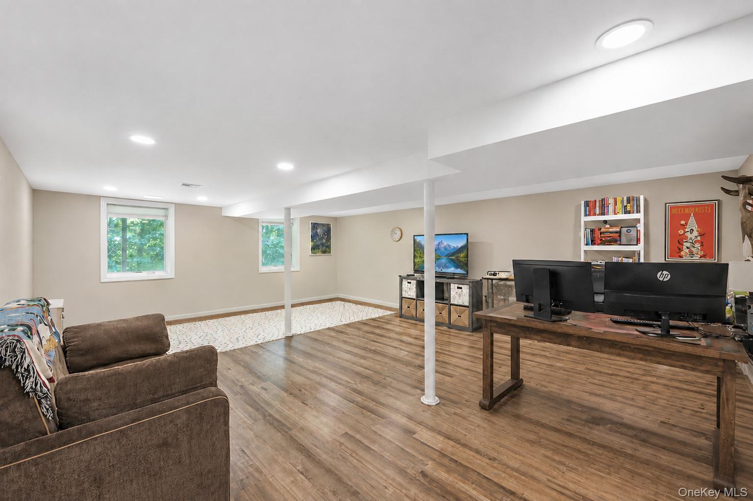 2 Pine Street Property Photo 27