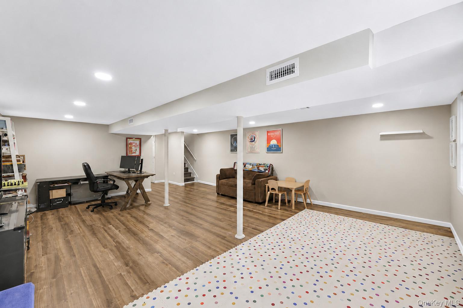2 Pine Street Property Photo 29