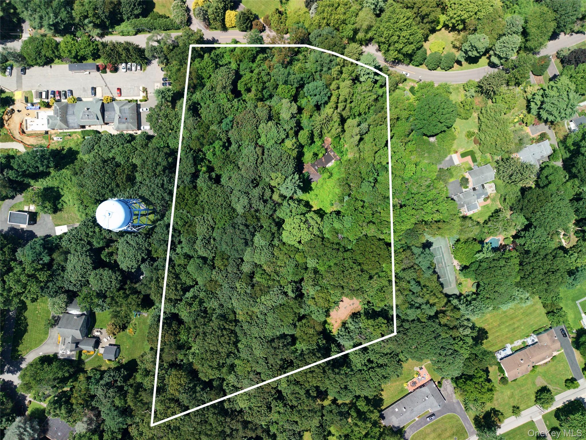 20 Tibbits Lane Property Photo 2