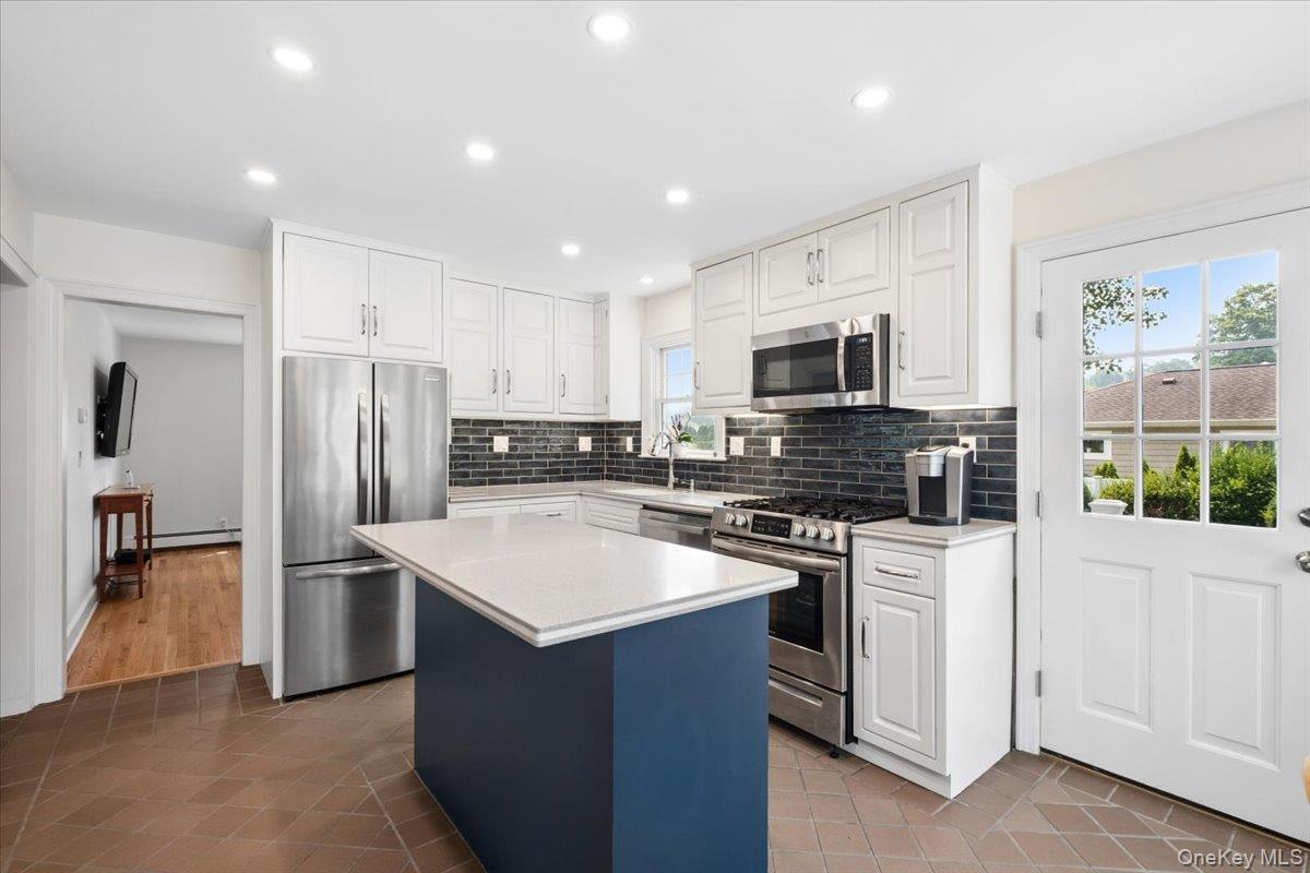 651 Secor Road Property Photo 15