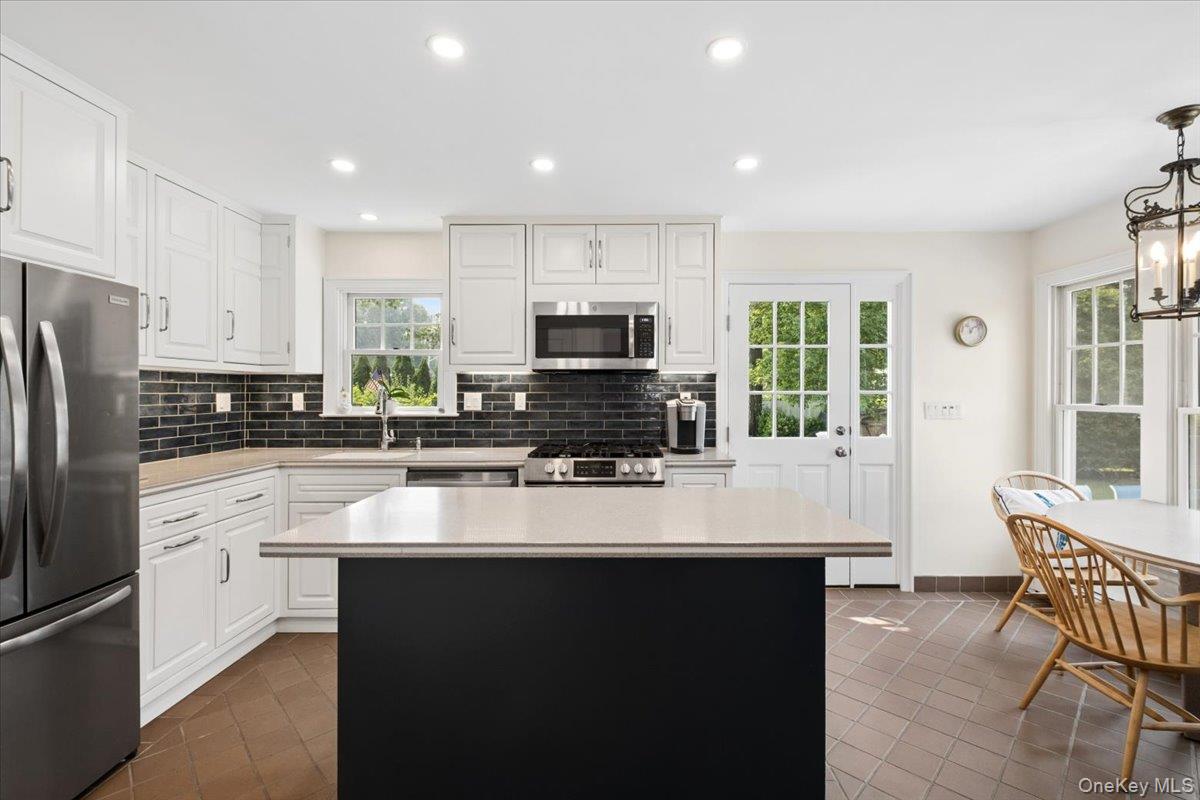 651 Secor Road Property Photo 18