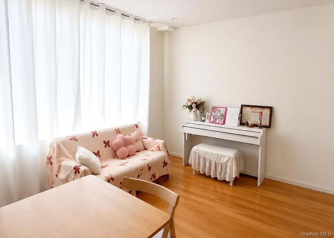 4223 Parsons Boulevard 5c Property Photo 2