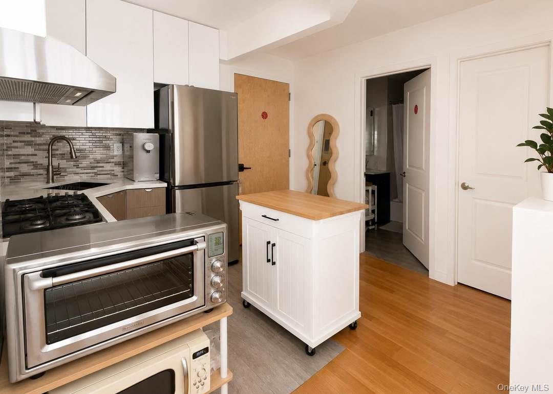 4223 Parsons Boulevard 5c Property Photo 4