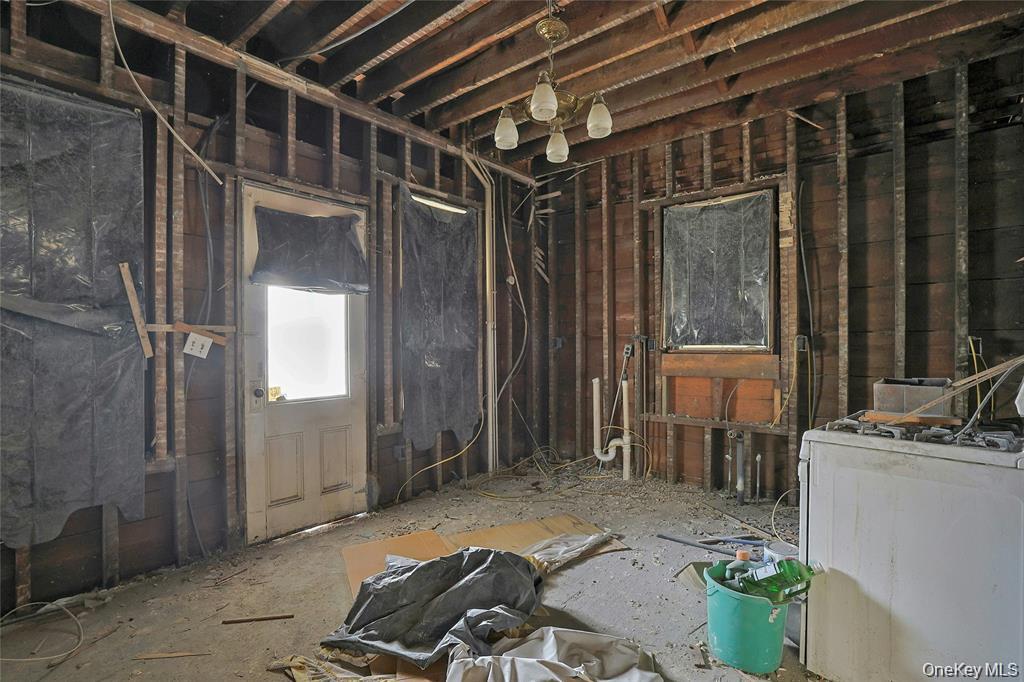 25 E Broome Street Property Photo 23