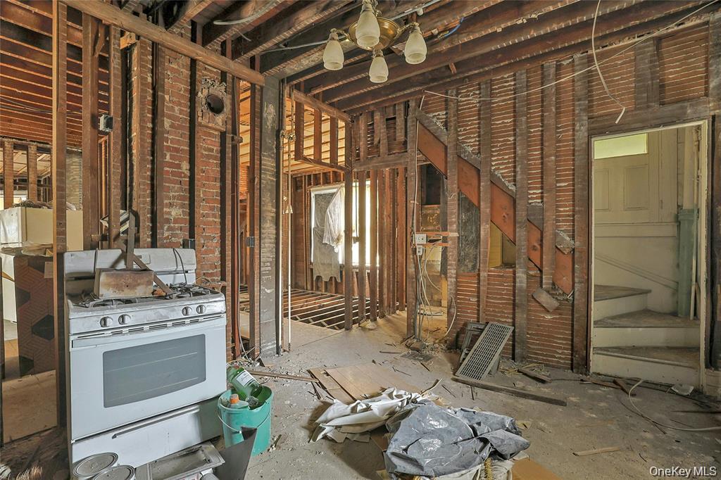 25 E Broome Street Property Photo 24
