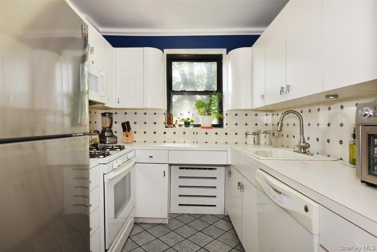 143-50 Hoover Avenue 104 Property Photo 6